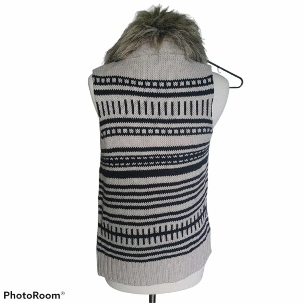 BBDAKOTA JASE FAUX FUR SWEATER VEST -  XS